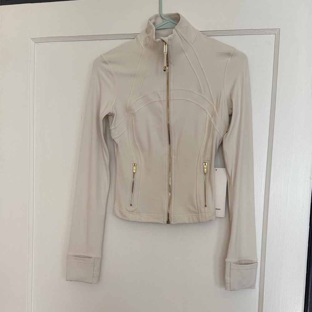 Women's Lululemon Cream Cropped Define Jacket size 4